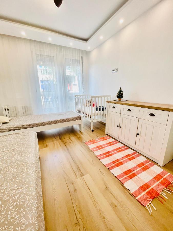 Apartman Centar Sa Sigurnim Parkingom SJJ Exteriör bild
